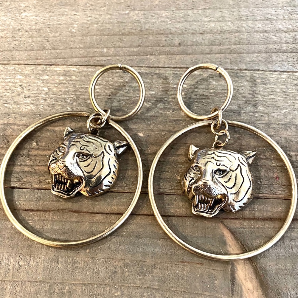 𝐁𝐮𝐧𝐝𝐥𝐞 𝟑 𝐟𝐨𝐫 $𝟐𝟐 Gold Tiger 🐯 Earring